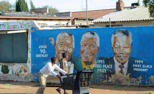 L'ancien président sud-africain Nelson Mandela, âgé de 94 ans, s'est bien reposé à l'hôpital en ce dimanche de Pâques, où il récupère d'une infection pulmonaire, et son état de santé continue à s'améliorer, selon la présidence.