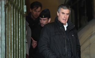 Un compte caché et vingt ans de mensonge : l'ancien ministre du Budget Jérôme Cahuzac, condamné en 2016 à trois ans de prison pour fraude fiscale et rejugé en février à Paris, saura mardi 15 mai 2018 s'il va en prison.