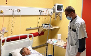 Patient hospitalisé après un AVC, au service de neurologie et neuro vasculaire du CHU de Bordeaux