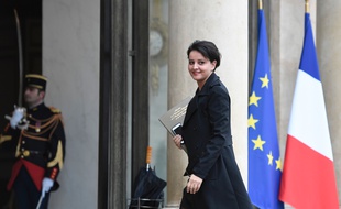 Najat Vallaud-Belkacem le 8 mars 2017 à Paris. / AFP PHOTO / STEPHANE DE SAKUTIN