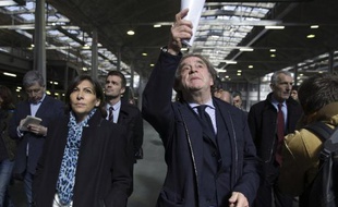 La maire de Paris, Anne Hidalgo, à la Halle Freyssinet avec l'architecte Jean-Marc Wilmotte, le 9 avril 2014