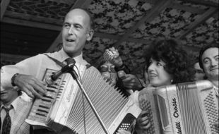 Giscard et son petit accordéon en compagnie d'Yvette Horner en 1973.