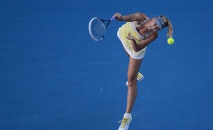 Maria Sharapova a remporté son deuxième match de suite sans perdre un jeu à l'Open d'Australie mercredi en balayant la Japonaise Misaki Doi 6-0, 6-0 pour atteindre le troisième tour.