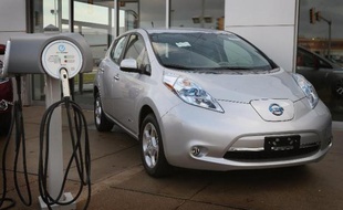 Une voiture électrique Leaf du constructeur Nissan est exposée le 3 décembre 2012 à Niles, aux Etats-Unis