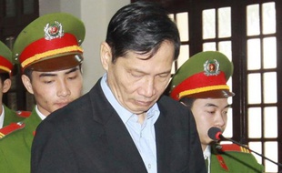 L'ancien PDG du groupe vietnamien de construction navale Vinashin a été condamné vendredi à 20 ans de prison, après que le groupe eût accumulé des dettes records de plus de 4 milliards de dollars, un dossier emblématique des déficiences du système économique du pays communiste.