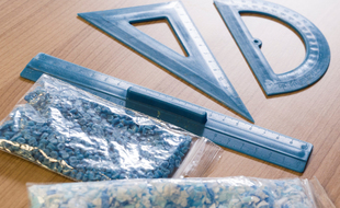 Des règles, équerres ou rapporteurs seront fabriqués avec le plastique issu des masques collectés, recyclés et valorisés à Meudon.