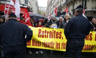 Des militants syndicalistes lors d'une manifestation pour les retraites.