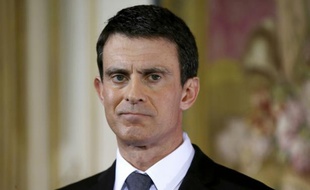 Le Premier ministre français Manuel Valls, après une réunion avec les représentants des grandes enseignes, à Paris, le 8 février 2016
