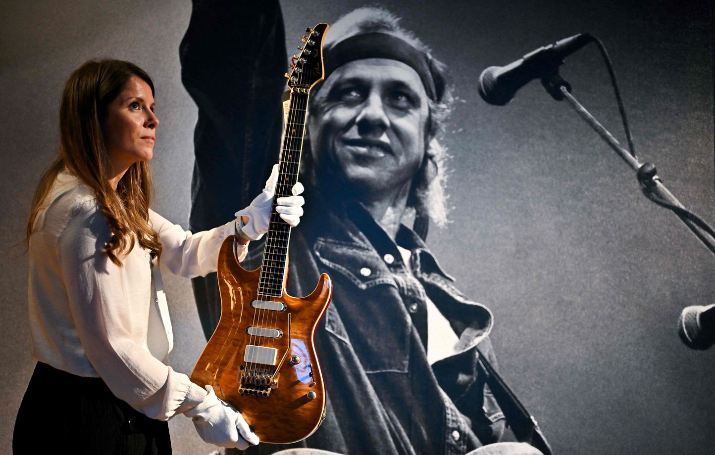 Une guitare de Mark Knopfler vendue plus de 800.000 euros aux enchères