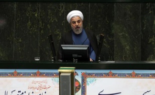 Le président iranien Hassan Rohani lors d'un discours au Parlement, le 7 décembre 2014 à Téhéran
