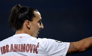 L'attaquant vedette du Paris SG Zlatan Ibrahimovic ne figure pas sur la feuille de match du 8e de finale de Coupe de la Ligue contre Marseille mercredi (20h55), tandis que le défenseur central Mamadou Sakho était sur le banc, remplacé par Zoumana Camara.
