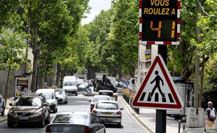 Un radar pédagogique installé à Vanves, mesurant en temps réel la vitesse des automobilistes