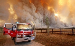 Au moins 49 personnes ont péri dans les incendies de forêt qui ravagent le sud-est de l'Australie, a annoncé dimanche la police australienne.
