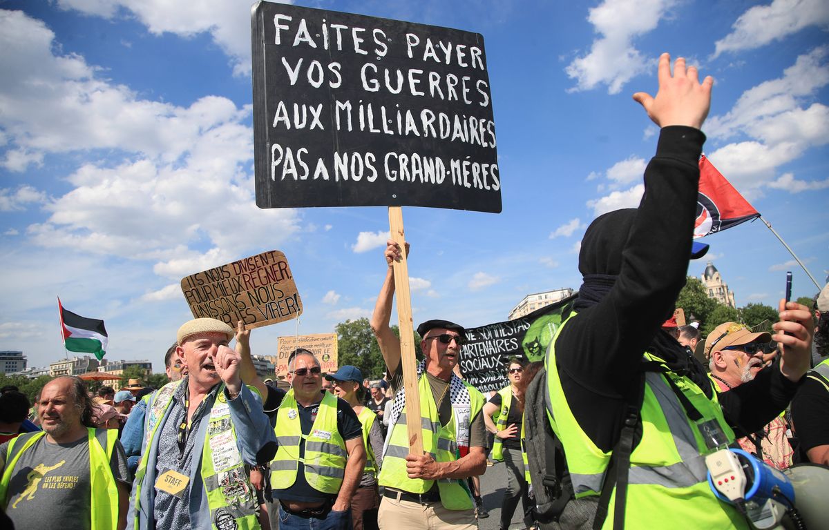 « Bloquons tout le 10 septembre » : Qui sont les groupes derrière l'appel au blocage ?