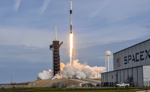 Lancement de la capsule Crew Dragon par le lanceur Falcon 9, le 19 janvier 2020.