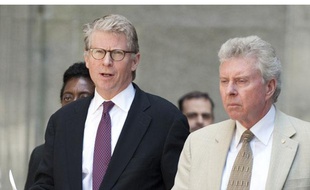 Cyrus vance, district attorney (procureur) de New York, s'apprête à parler à la presse, le 1er juillet 2011 à New York, juste après l'audition levant les conditions de la libération sous caution de Dominique Strauss-Kahn.