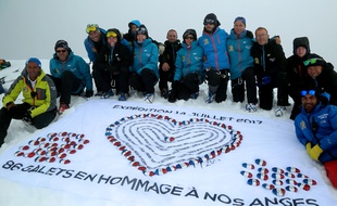 Les marcheurs ont déposé les galets sur le sommet du Stok Kangri, à 6153m d'altitude