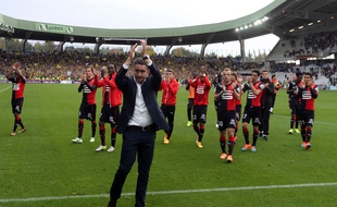 Philippe Montanier, saluant ici les supporters rennais, n'a pas coulé que des jours heureux du côté de la Beaujoire.