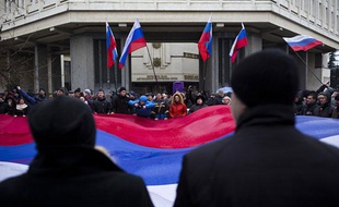Manifestation pro-russe devant le Parlement de Crimée, le 27 février 2014.