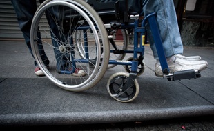 Un Lorrain a fait 8 km en fauteuil roulant sur une deux fois deux voies très fréquentée en Moselle. (Illustration)