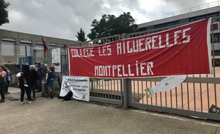 Devant le collège des Aiguerelles, ce mardi