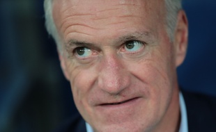 Didier Deschamps sur le banc de l'équipe de France lors de la demi-finale de Coupe du monde contre la Belgique, le 10 juin 2018 à Saint-Pétersbourg.