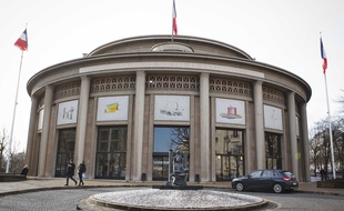 La façade du Conseil économique social et environnemental à Paris.