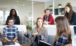 Les salariés des entreprises "à mission" ont la capacité de vérifier si elles remplissent leurs engagements sociaux ou environnnementaux.