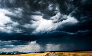 Ciel noir et orages à Dijon en Bourgogne, le 4 juillet 2018.