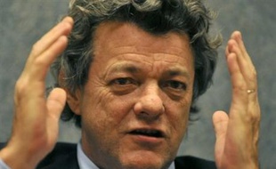 Le projet de loi relatif au Grenelle de l'environnement sera examiné par le Parlement à partir du 3 octobre, a annoncé lundi le ministre de l'Ecologie, Jean-Louis Borloo.