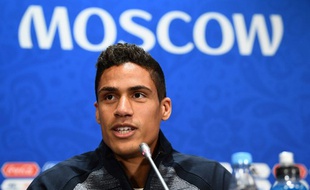 Raphaël Varane en conférence de presse à la veille de France-Danemark en Coupe du monde, le 24 juin 2018 à Moscou.
