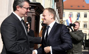 Le Premier ministre croate Tihomir Oreskovic et le président du Conseil européen Donald Tusk, le 2 mars 2016 à Zagreb