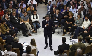 Emmanuel Macron lors d'un débat sur les retraites à Rodez (Aveyron) le 3 octobre 2019.