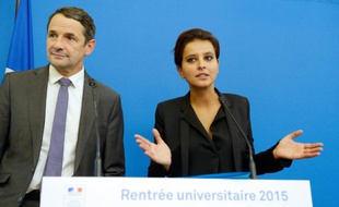 La ministre de l'Education Najat Vallaud-Belkacem (d) et son secrétaire d'Etat Thierry Mandon, le 16 septembre 2015 à Paris
