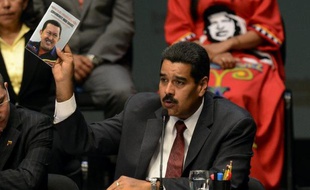 Le président vénézuélien Nicolas Maduro a maintenu à leurs postes les principaux ministres de l'ère Hugo Chavez, confirmant sa volonté de poursuivre la politique de "révolution bolivarienne" du charismatique leader défunt.a maintenu à leurs postes les principaux ministres de l'ère Hugo Chavez, confirmant sa volonté de poursuivre la politique de "révolution bolivarienne" du charismatique leader défunt.