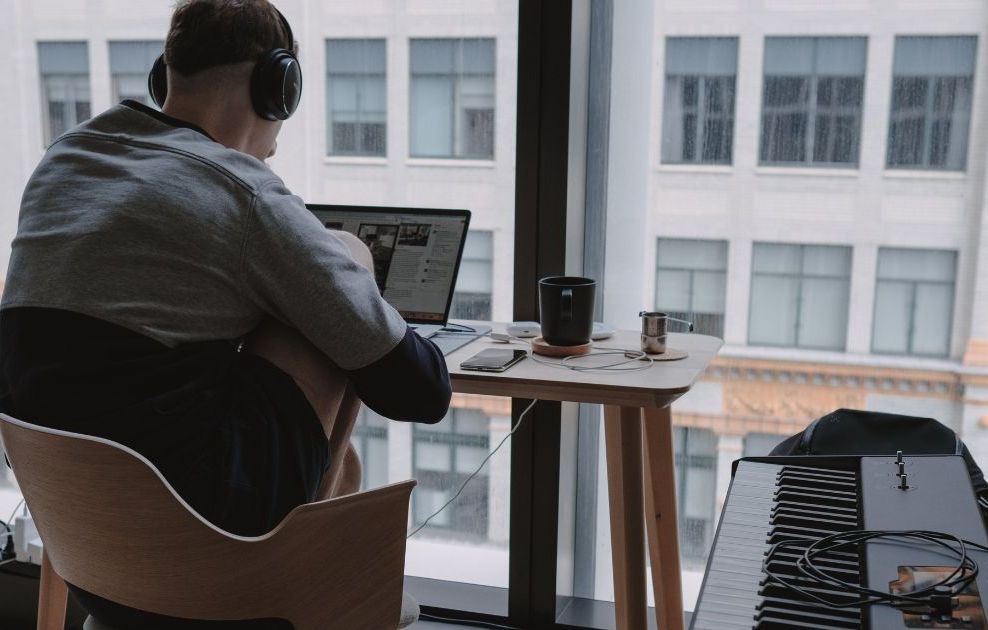 Comment effectuer une reconversion professionnelle quand on est en CDI