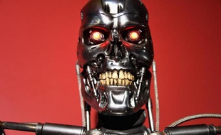 Le robot du film Terminator, qui vient de fêter ses 30 ans, à l'Egyptian Theatre d'Hollywood le 15 octobre 2014