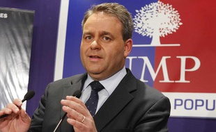 Xavier Bertrand, secrétaire général de l'UMP, le 21 mars 2010 à Paris.