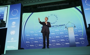 Le président Emmanuel Macron prend la parole lors d'une édition précédente du One Planet Summit le 26 septembre 2018.