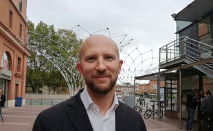Nicolas Misiak, premier colistier présenté par le maire de Toulouse, Jean-Luc Moudenc (LR).
