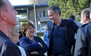 Raphaël Glucksmann avec Martine Aubry, au meeting de Place publique, à Lomme, dans le Nord.