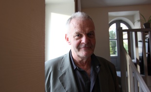 L'ancien guitariste du groupe Marquis de Sade Frank Darcel est candidat aux municipales à Rennes.