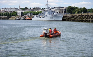 Des sauveteurs du SDIS 44 sur la Loire.