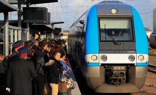 NANTES, le 17/10/2013 Un TER en gare
