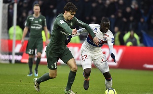 Ole Selnaes et Ferland Mendy à la lutte, ici lors du dernier derby disputé au Parc OL (1-1 en février).