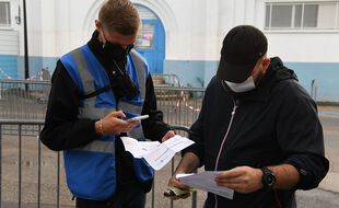 Un contrôle d'un pass sanitaire en Isère avant un match de foot le 10 juillet 2021.