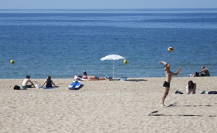 Depuis le début de l'été, à Ouistreham, en Normandie, on a largement profité de la plage grâce à une météo généreuse.