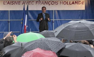 François Hollande en meeting à Hirson, dans l'Aisne, le 24 avril 2012.