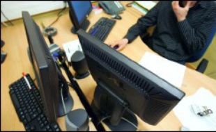 En 2005, le taux de piratage des logiciels informatiques a augmenté de 2% en France, pour atteindre 47%, un taux bien supérieur aux 36% de la moyenne européenne, selon l'association des éditeurs de logiciels BSA (Business Software Alliance).