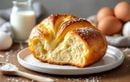 Une brioche maison moelleuse, rapide et sans robot ni pétrissage, c’est possible ? Oui, et c’est délicieux !